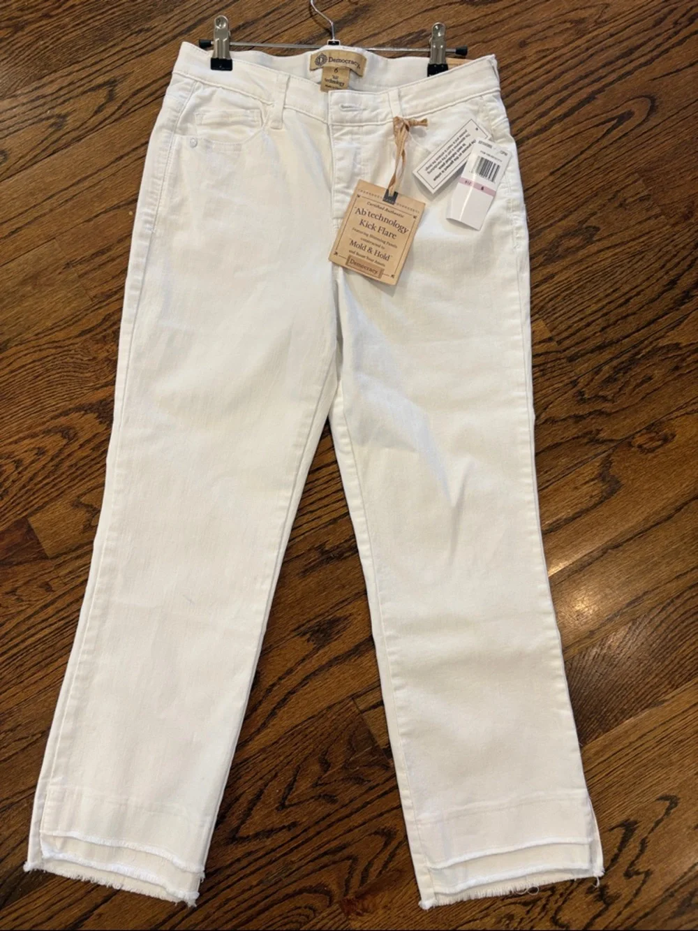 Democracy White Ankle Kick Flare Jeans with Ab technology size 6 - Picture 1 of 8